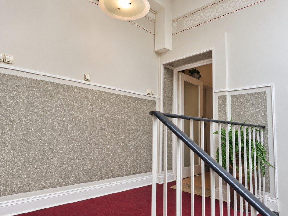 NEU zur Vermietung in Herne Zentrum - Treppenhaus - Reuter Immobilien - Immobilienmakler Etagenwohnung Herne
