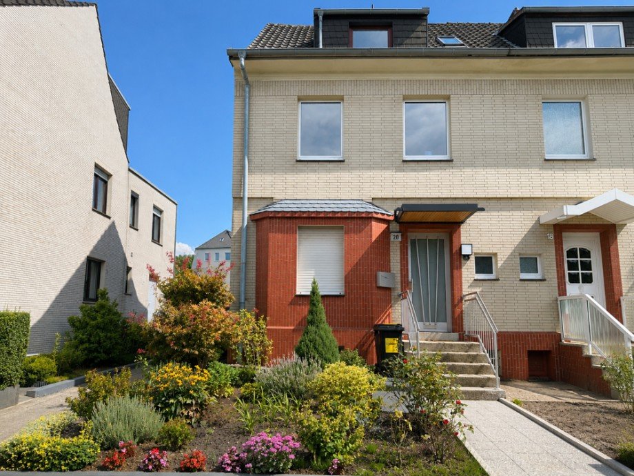 NEU zur Vermietung in Bochum Grumme - Au�enansicht - Reuter Immobilien - Immobilienmakler (2) Reihenendhaus Bochum