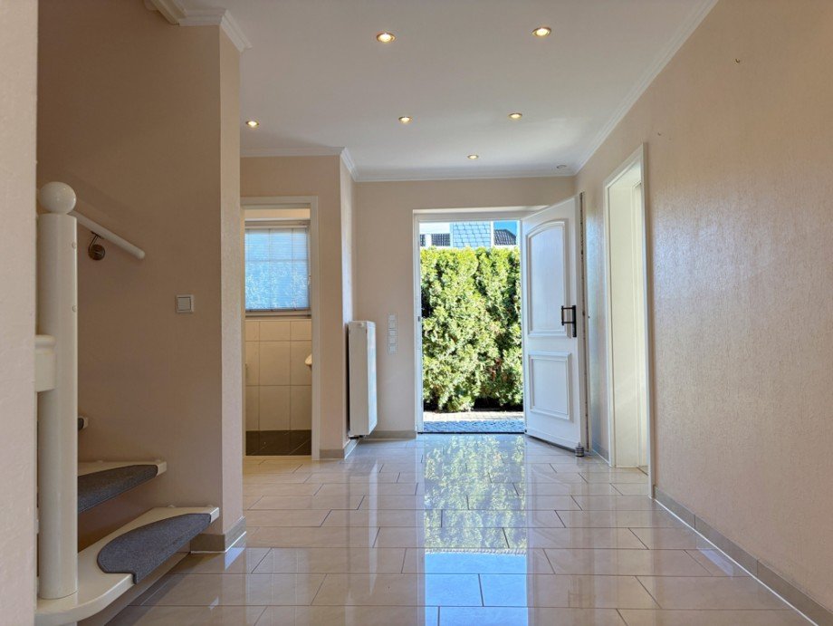 NEU zum Verkauf in Herne Holsterhausen - Einfamilienhaus - Eingangsbereich - Reuter Immobilien - Immobilienmakler (3) Einfamilienhaus Herne / Holsterhausen