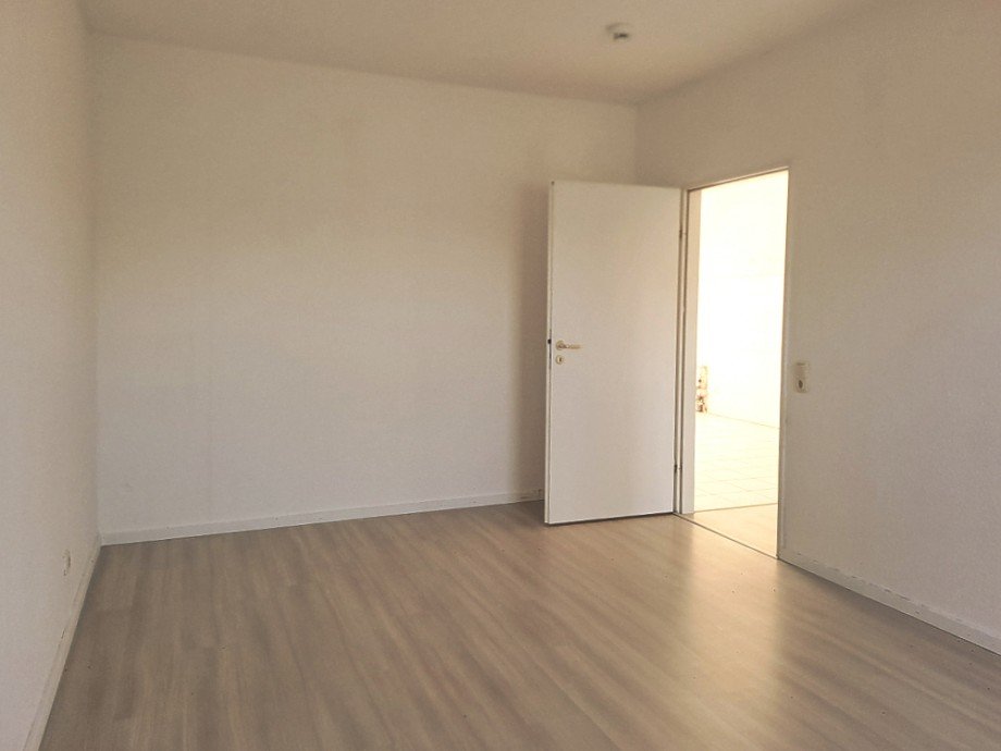 NEU zur Vermietung in Bochum - Schlafzimmer - Reuter Immobilien - Immobilienmakler (2) Dachgeschosswohnung Bochum