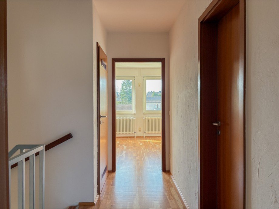 NEU zum Verkauf in Bochum Wiemelhausen - Eigentumswohnung mit Hauscharakter - Flurbereich 1. OG - Reuter Immobilien - Immobilienmakler Maisonettewohnung Bochum