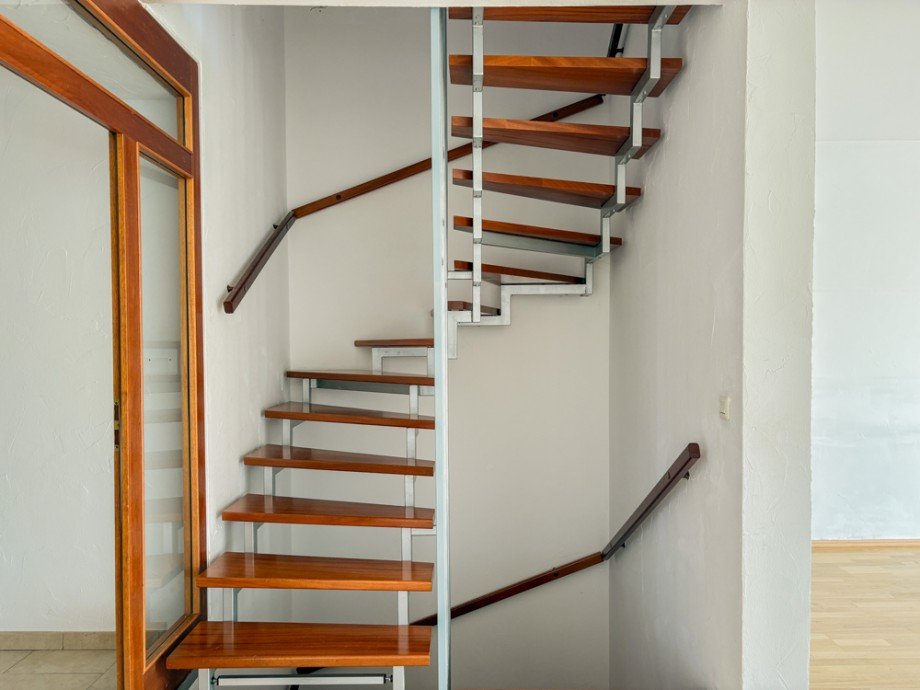 NEU zum Verkauf in Bochum Wiemelhausen - Eigentumswohnung mit Hauscharakter - Treppenaufgang - Reuter Immobilien - Immobilienmakler Maisonettewohnung Bochum