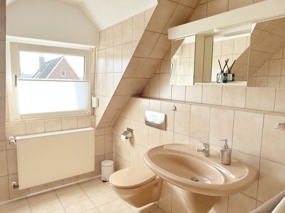 NEU zur Vermietung in Bochum Ober-Dahlhausen - Badezimmer - Reuter Immobilien - Immobilienmakler (3) Dachgeschosswohnung Bochum