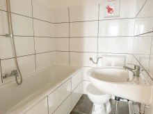 NEU zur Vermietung in Bochum Gerthe - Badezimmer - Reuter Immobilien -  Immobilienmakler *** Frisch saniert! 2-Zimmerwohnung im sch�nen Bochum-Gerthe ***