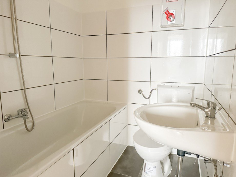 NEU zur Vermietung in Bochum Gerthe - Badezimmer - Reuter Immobilien - Immobilienmakler Etagenwohnung Bochum / Gerthe