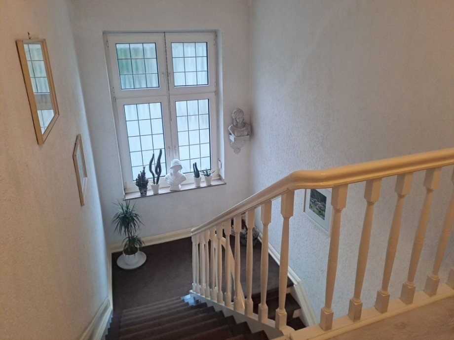 NEU zur Vermietung in Herne Wanne-Eickel - Treppenhaus - Reuter Immobilien - Immobilienmakler Dachgeschosswohnung Herne