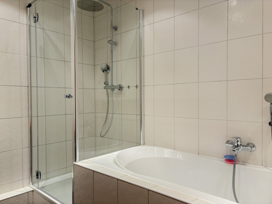 NEU zum Verkauf in Bochum Wiemelhausen - Eigentumswohnung mit Hauscharakter - Badezimmer 1. OG - Reuter Immobilien - Immobilienmakler (2) Maisonettewohnung Bochum