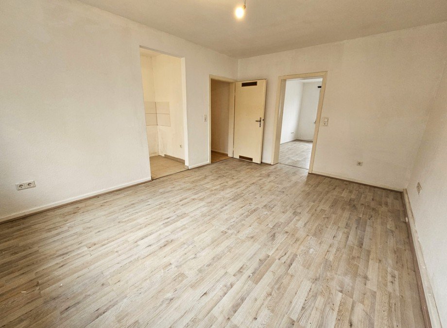 NEU zur Vermietung in Herne Holsterhausen - Wohnzimmer - Reuter Immobilien - Immobilienmakler (3) Etagenwohnung Herne