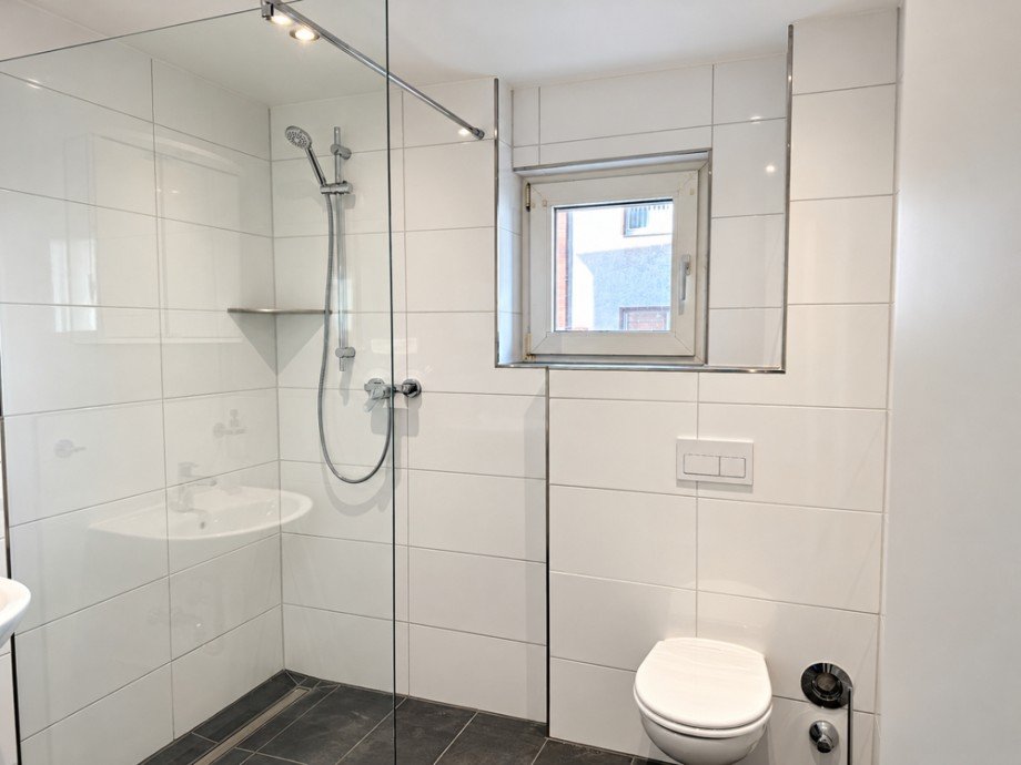 NEU zur Vermietung in Bochum Mitte - Badezimmer - Reuter Immobilien - Immobilienmakler (2) Erdgeschosswohnung Bochum