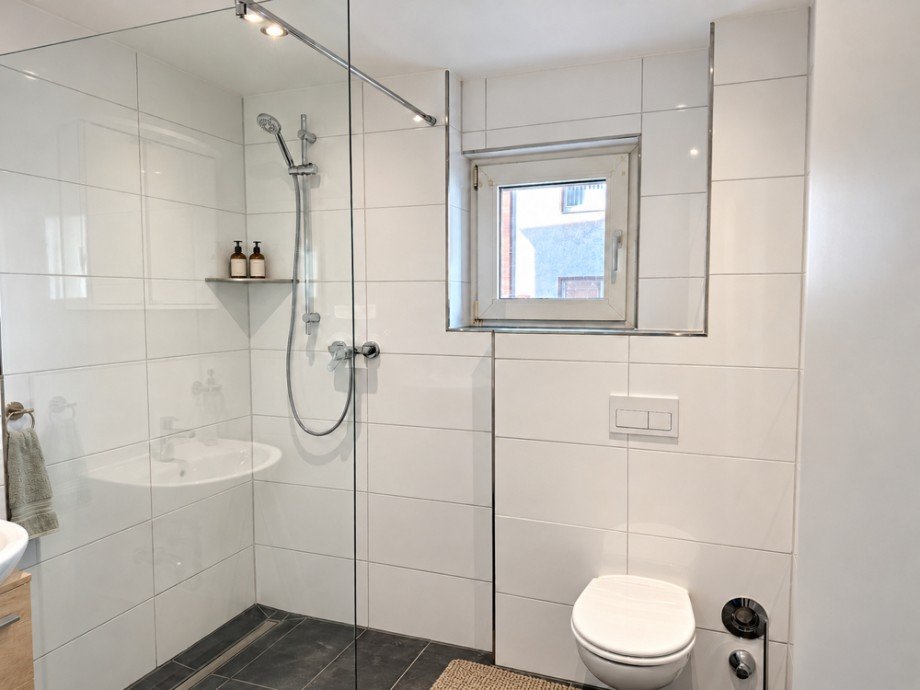 NEU zur Vermietung in Bochum Mitte - Badezimmer - KI-m�bliert - Reuter Immobilien - Immobilienmakler Erdgeschosswohnung Bochum