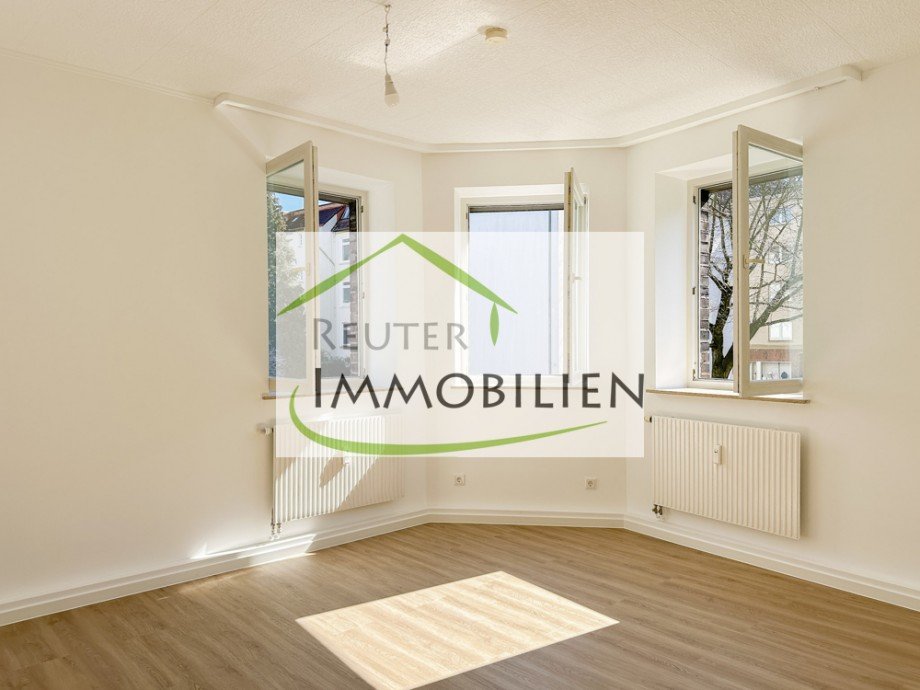 NEU zur Vermietung in Bochum Innenstadt - Wohnzimmer - Reuter Immobilien - Immobilienmakler (3) Etagenwohnung Bochum
