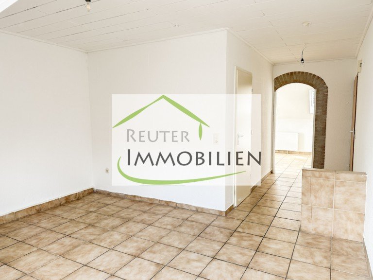 NEU zur Vermietung in Bochum Wattenscheid - Diele - Reuter Immobilien - Immobilienmakler (2) Bochum Etagenwohnung *** Charmante 1,5-Zimmerwohnung in TOP Lage in Wattenscheid ***